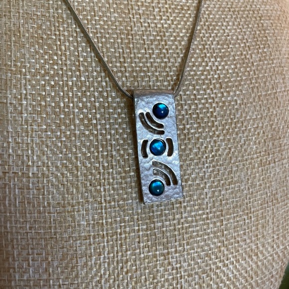 Elegant Silver Necklace with Blue Accents - Picture 3 of 7